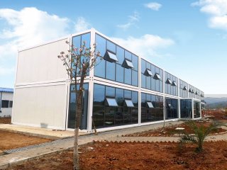 如果在工地使用臨時住房，選擇這個集裝箱房，